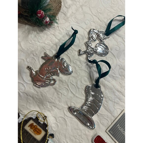 Christmas ornaments set of 8 misc ornaments some vintage pat the bunny Dr seuss - Picture 6 of 6